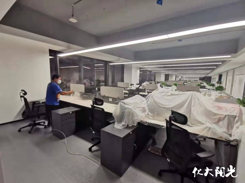 華潤置地新裝修辦公區(qū)除甲醛現(xiàn)場